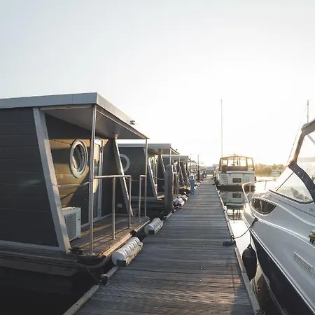 Botel Luxurious Houseboat - Modern