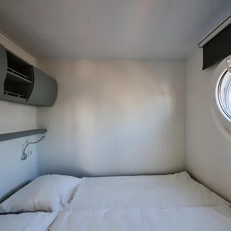 Botel Luxurious Houseboat - Modern Dinteloord